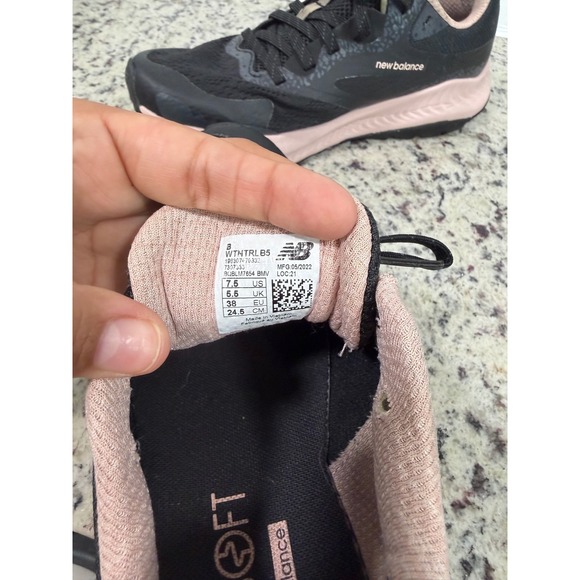 New Balance Nitrel v5 Trail Running Shoes Black Rose Pink WTNTRLB5 Womens 7.5 - Picture 2 of 7